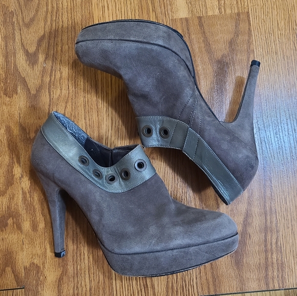 Stuart Weitzman Suade Platform Heels Size 6 - Picture 1 of 6